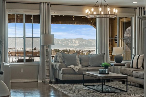 Interior, Living room, Pendant Lights, Recessed Lighting, Wood Texture Flooring