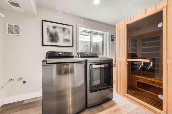 Interior, Recessed Lighting, Sauna Room, Washer