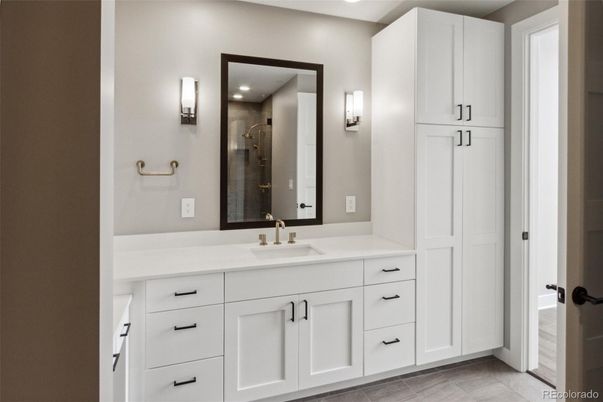 Bathroom, Dual Sink Vanities, Interior, Recessed Lighting