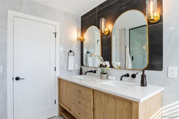 Bathroom, Dual Sink Vanities, Interior