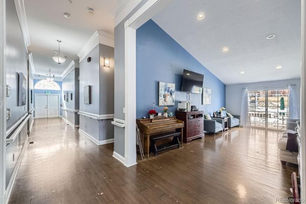 Interior, Pendant Lights, Piano, Recessed Lighting, Wood Texture Flooring