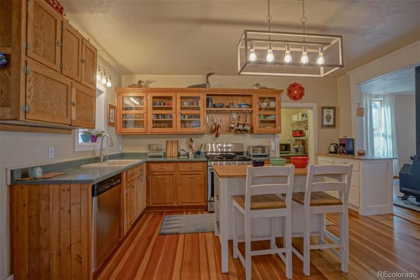 Interior, Kitchen, Pendant Lights, Wood Texture Flooring