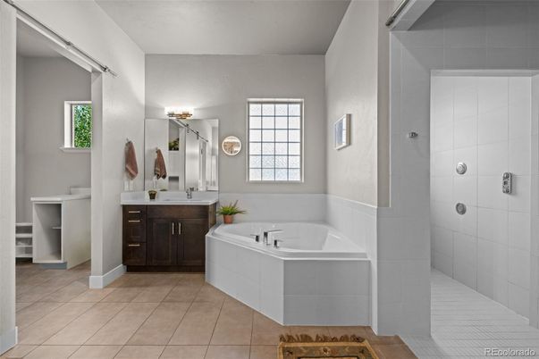 Bathroom, Dual Sink Vanities, Interior