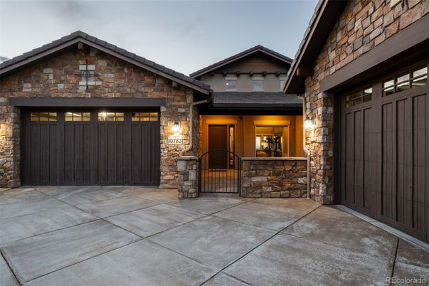 Attached, Exterior, Facade, American Craftsman