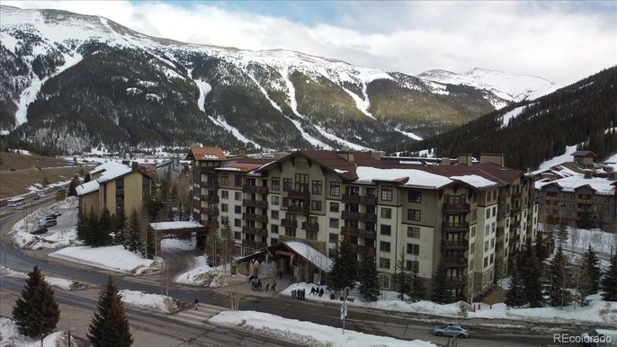 Exterior, Facade, Condo Building