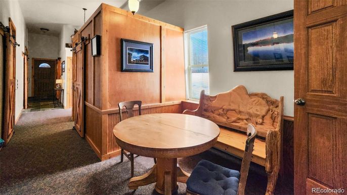 Dining room, Interior