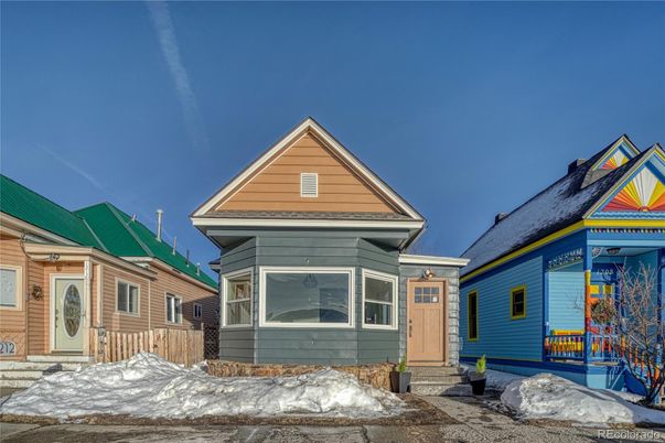 Exterior, Facade, Queen Anne Victorian