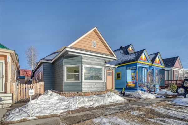Exterior, Facade, Queen Anne Victorian