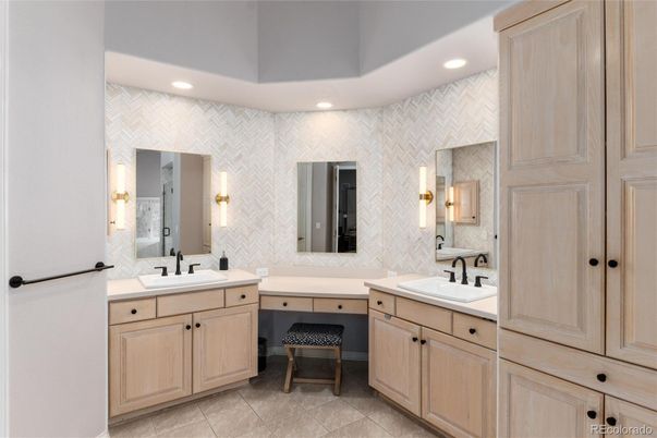 Bathroom, Dual Sink Vanities, Interior, Recessed Lighting