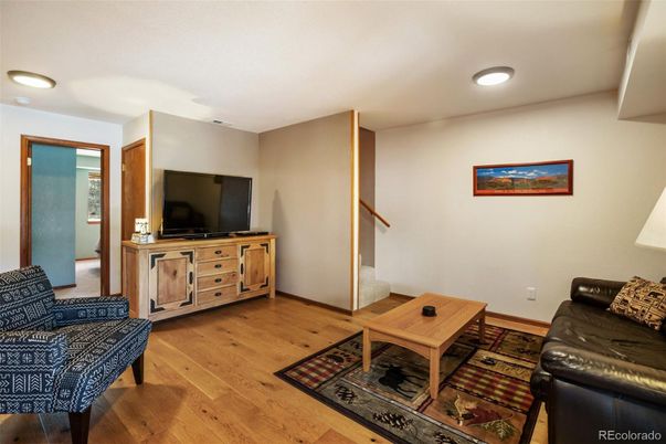 Interior, Recessed Lighting, Wood Texture Flooring
