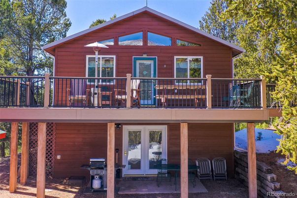 Exterior, Facade, Log Home