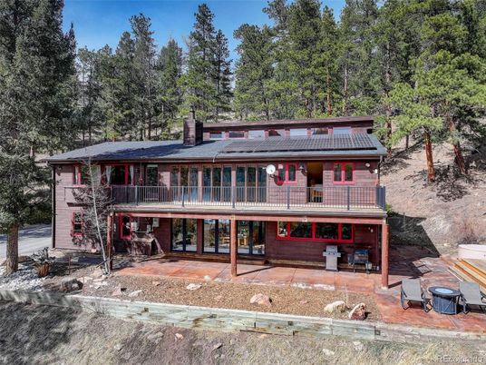 Exterior, Facade, Log Home