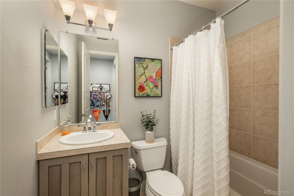 Bathroom, Interior, Tile Countertops