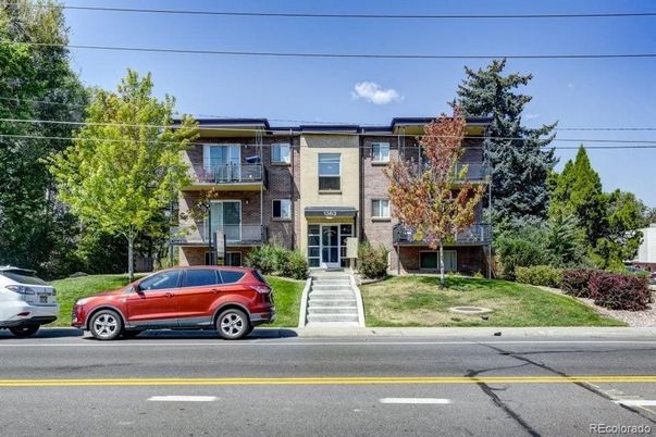 Exterior, Facade, Rowhouse