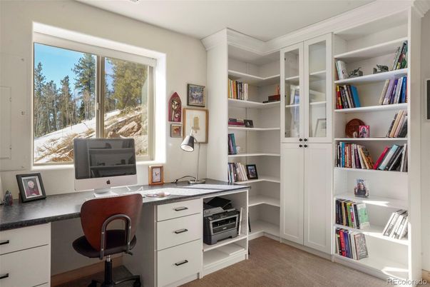 Home Office, Interior