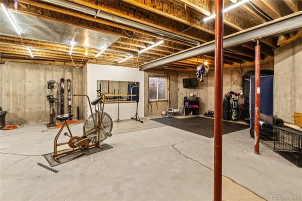 Fitness Equipment, Interior, Wooden Beams