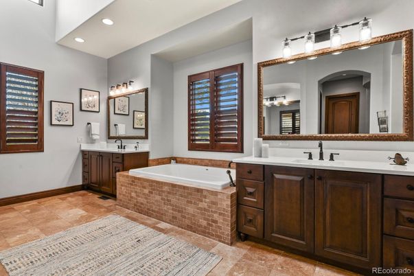 Bathroom, Dual Sink Vanities, Interior, Recessed Lighting