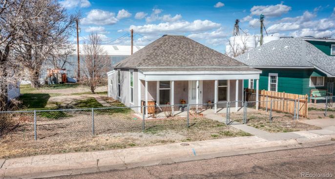 Exterior, Facade, None