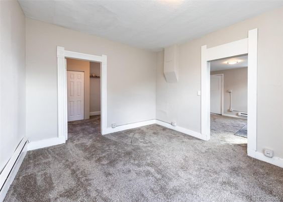 Empty room, Interior