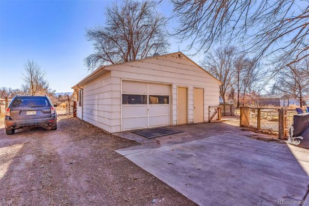 Detached Garage, Exterior