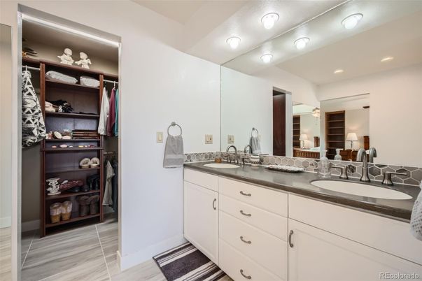 Bathroom, Dual Sink Vanities, Interior, Recessed Lighting