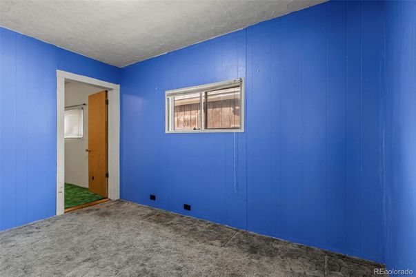Empty room, Interior