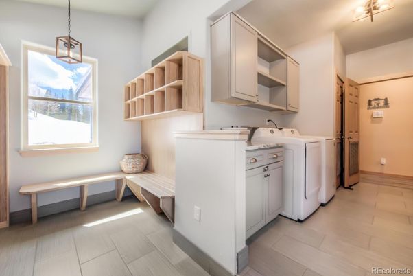 Interior, Washer, Wood Texture Flooring