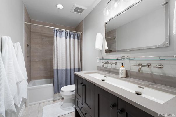 Bathroom, Interior, Recessed Lighting