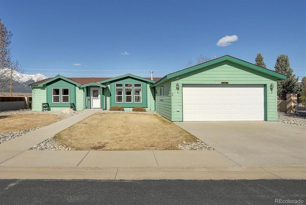 Attached, Exterior, Facade, Ranch