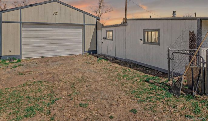 Detached Garage, Exterior
