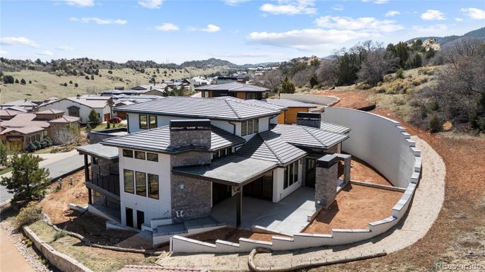 Exterior, Drone
