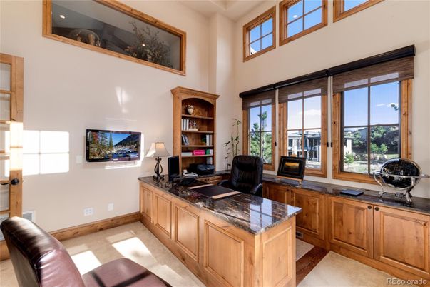 Home Office, Interior