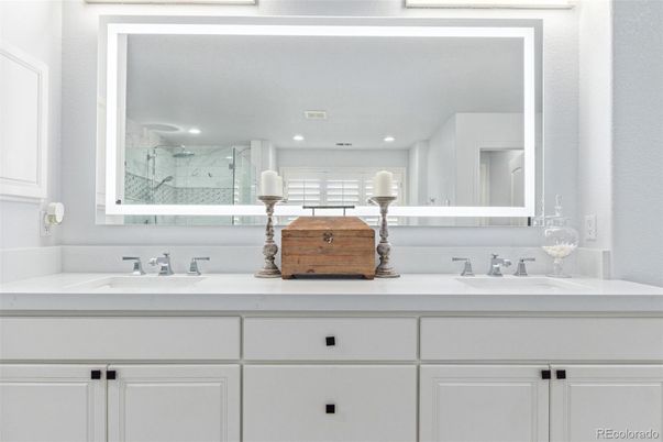 Bathroom, Dual Sink Vanities, Interior, Recessed Lighting