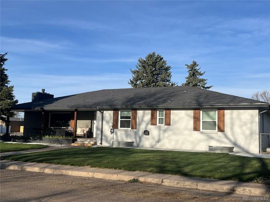 Exterior, Facade, Ranch