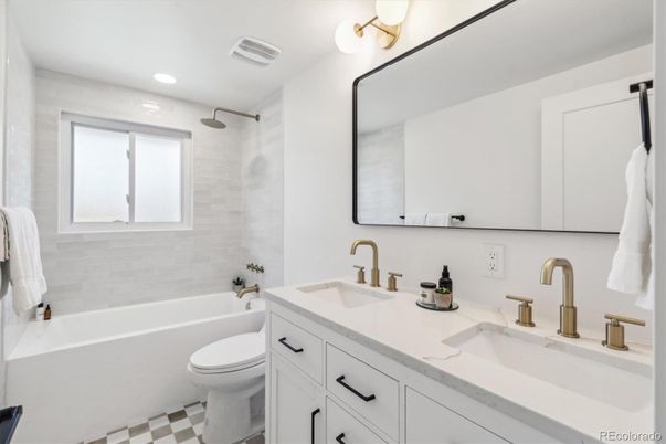 Bathroom, Dual Sink Vanities, Interior, Recessed Lighting