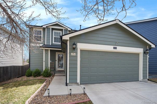 Attached, Exterior, Facade, American Craftsman