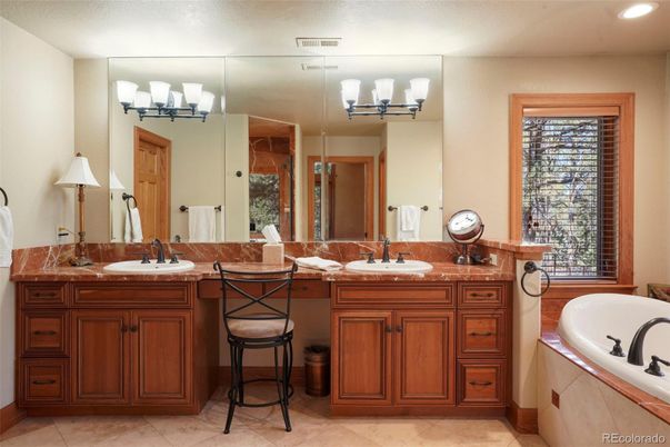 Bathroom, Dual Sink Vanities, Interior, Recessed Lighting