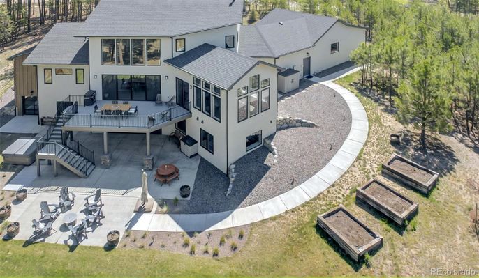 Exterior, Drone