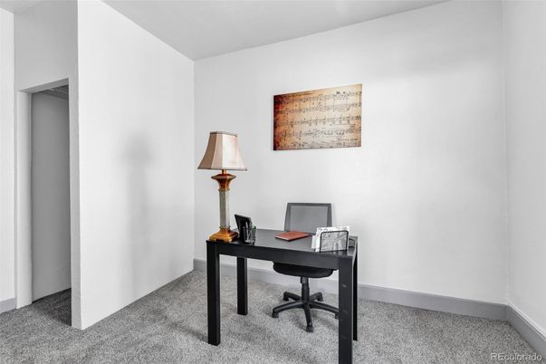 Home Office, Interior