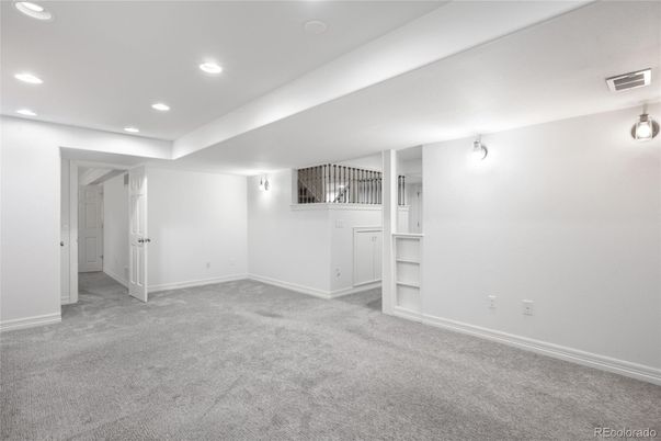Empty room, Interior, Recessed Lighting