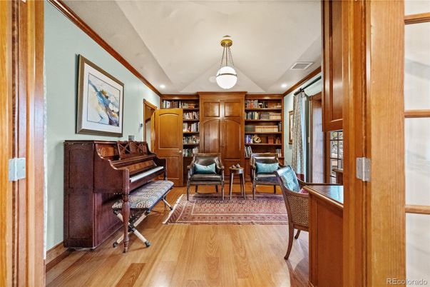 Interior, Piano, Recessed Lighting, Wood Texture Flooring