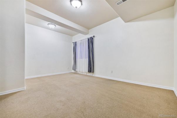 Empty room, Interior