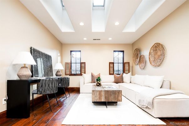 Interior, Living room, Recessed Lighting, Wood Texture Flooring