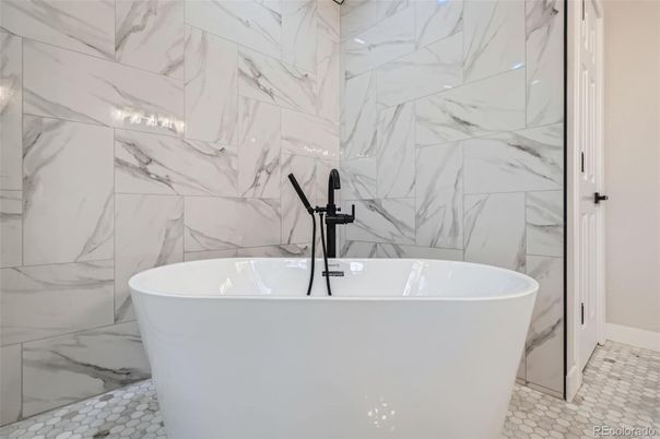 Bathroom, Free Standing Baths, Interior, Marble Walls