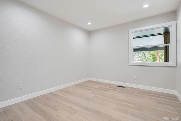 Empty room, Interior, Recessed Lighting, Wood Texture Flooring