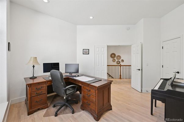 Home Office, Interior, Piano, Recessed Lighting, Wood Texture Flooring
