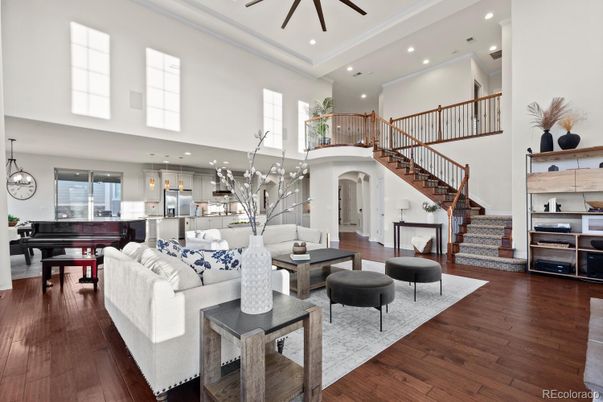 Interior, Living room, Pendant Lights, Piano, Recessed Lighting, Wood Texture Flooring