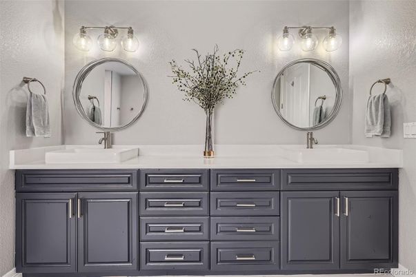 Bathroom, Dual Sink Vanities, Interior