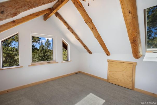 Empty room, Interior, Wooden Beams