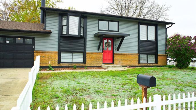 Attached, Exterior, Facade, Brick Facade, Raised Ranch